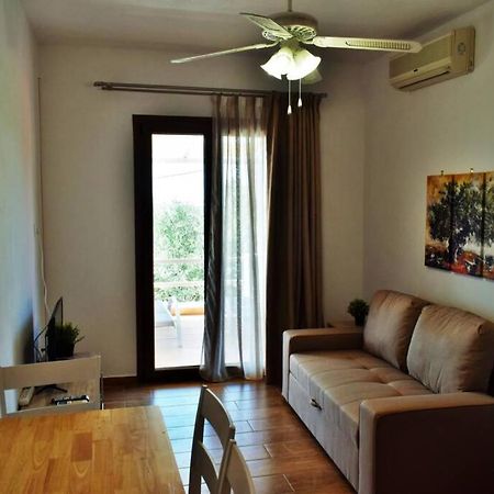 פטיטיריון Meltemi Appartment מראה חיצוני תמונה