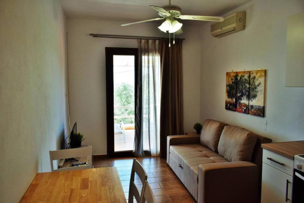 פטיטיריון Meltemi Appartment מראה חיצוני תמונה