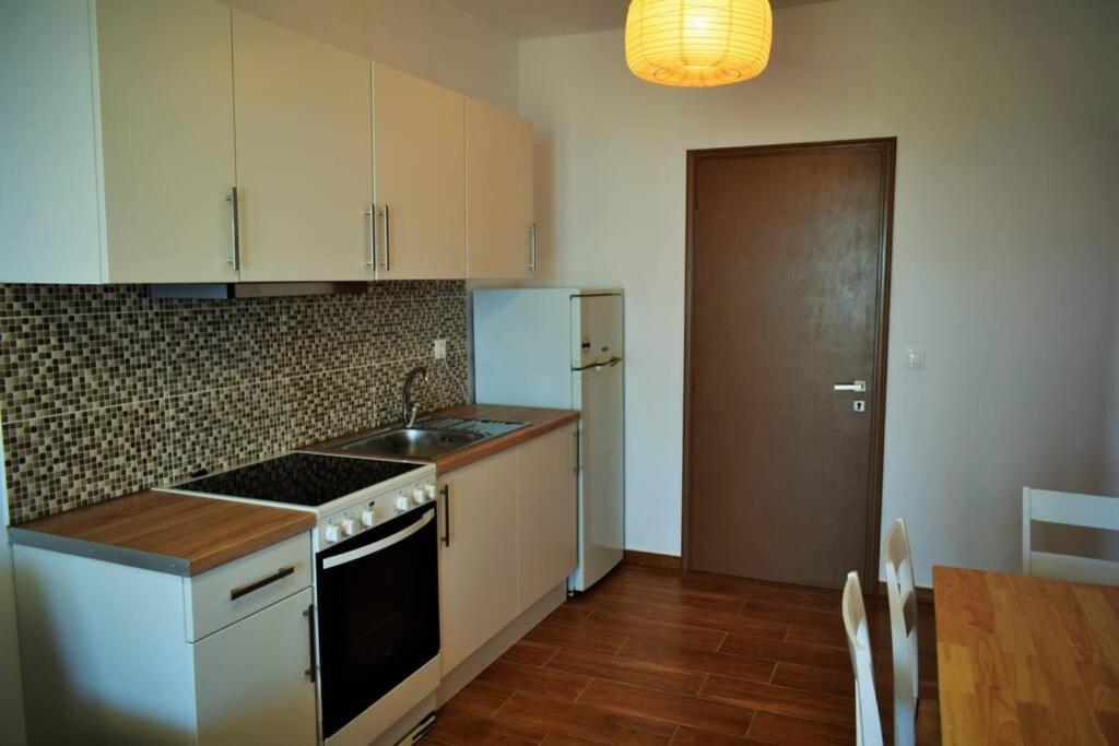 פטיטיריון Meltemi Appartment מראה חיצוני תמונה