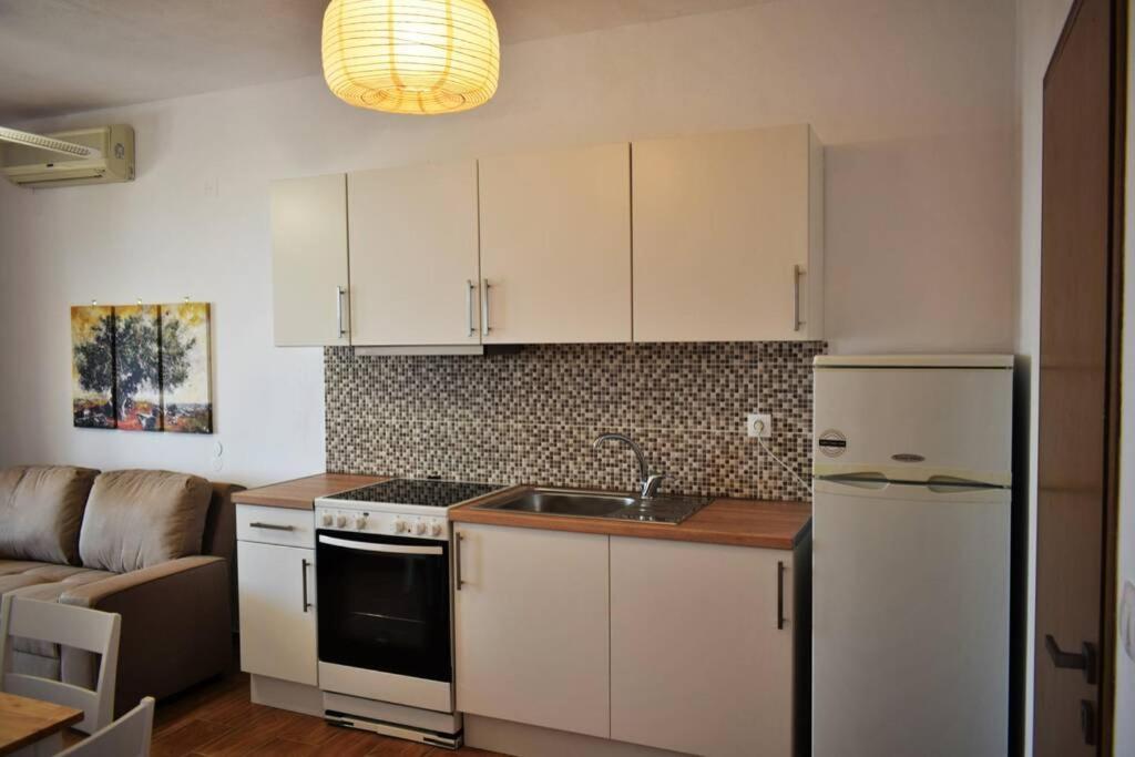 פטיטיריון Meltemi Appartment מראה חיצוני תמונה