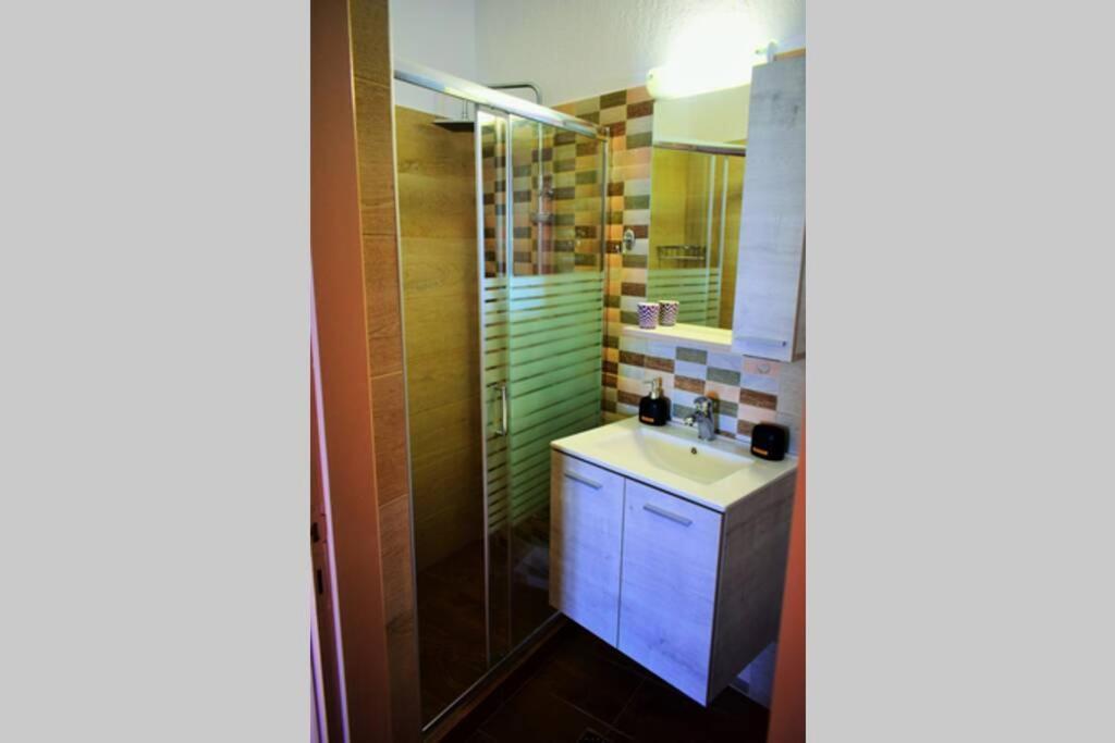 פטיטיריון Meltemi Appartment מראה חיצוני תמונה